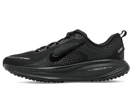 Nike Unisex-Child Vomero 18 (Little Kid/Big Kid)