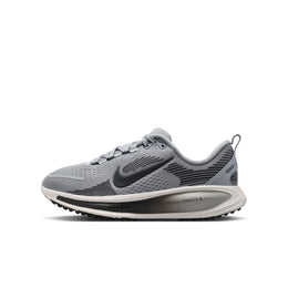 Nike Unisex-Child Vomero 18 (Little Kid/Big Kid)