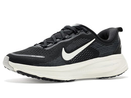 Nike Unisex-Child Vomero 18 (Little Kid/Big Kid)