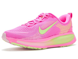 Nike Unisex-Child Vomero 18 (Little Kid/Big Kid)