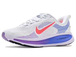Nike Unisex-Child Vomero 18 (Little Kid/Big Kid)