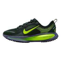 Nike Unisex-Child Vomero 18 (Little Kid/Big Kid)