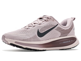 Nike Unisex-Child Vomero 18 (Little Kid/Big Kid)